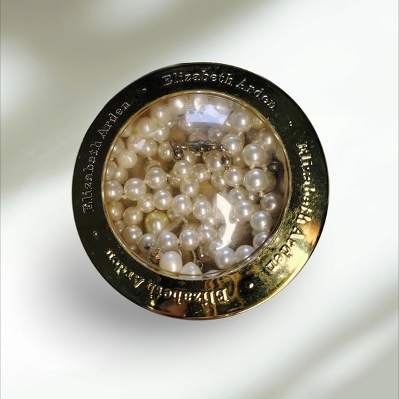 Elegant Pearl Necklace with Yellow Jewelry Box - Picture 6 of 12